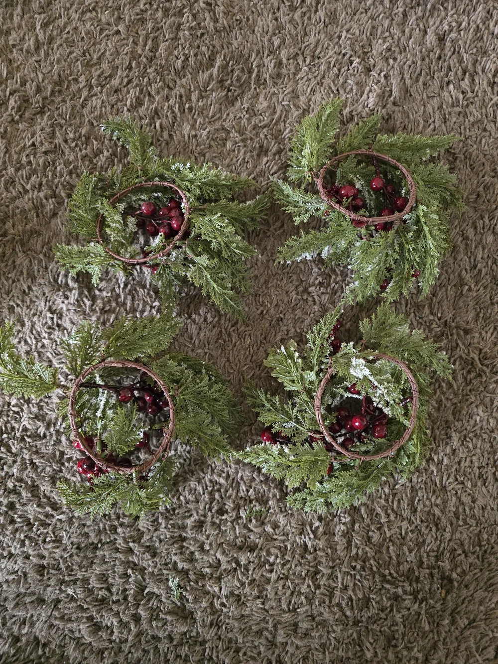Cozy Holiday Candle Centerpiece with Red Berries. 4 Piece Set. NEW.